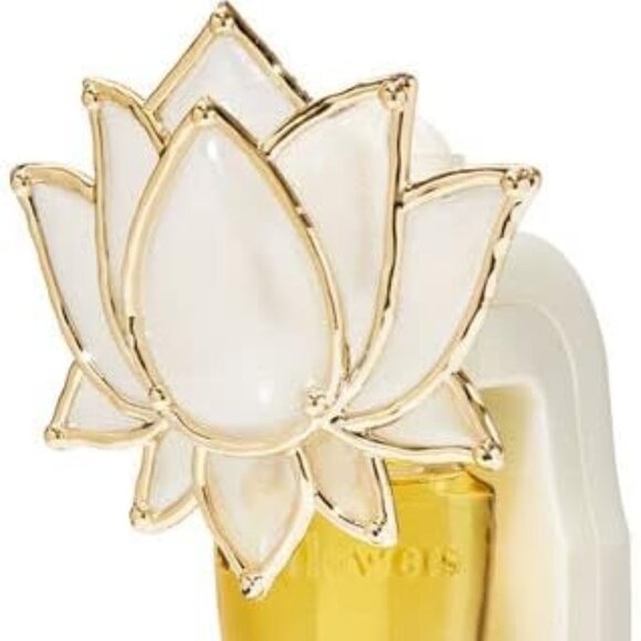 Bath & Body Works White Lotus Flower Nightlight Wallflowers Fragrance Plug-In - Picture 3 of 3